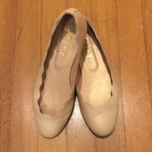 Creme/peach flats with scallop detail